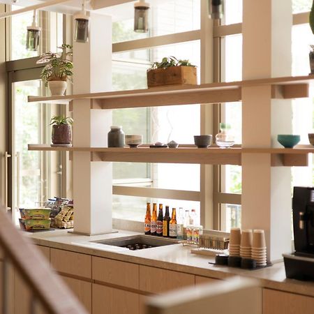 Hotel Zentis Osaka Exterior foto A coffee machine in a kitchen