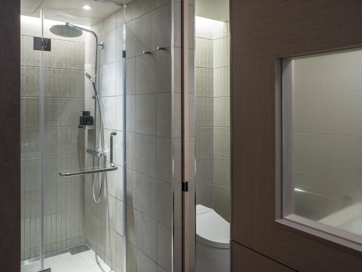 Hotel Zentis Osaka Exterior foto A shower cubicle