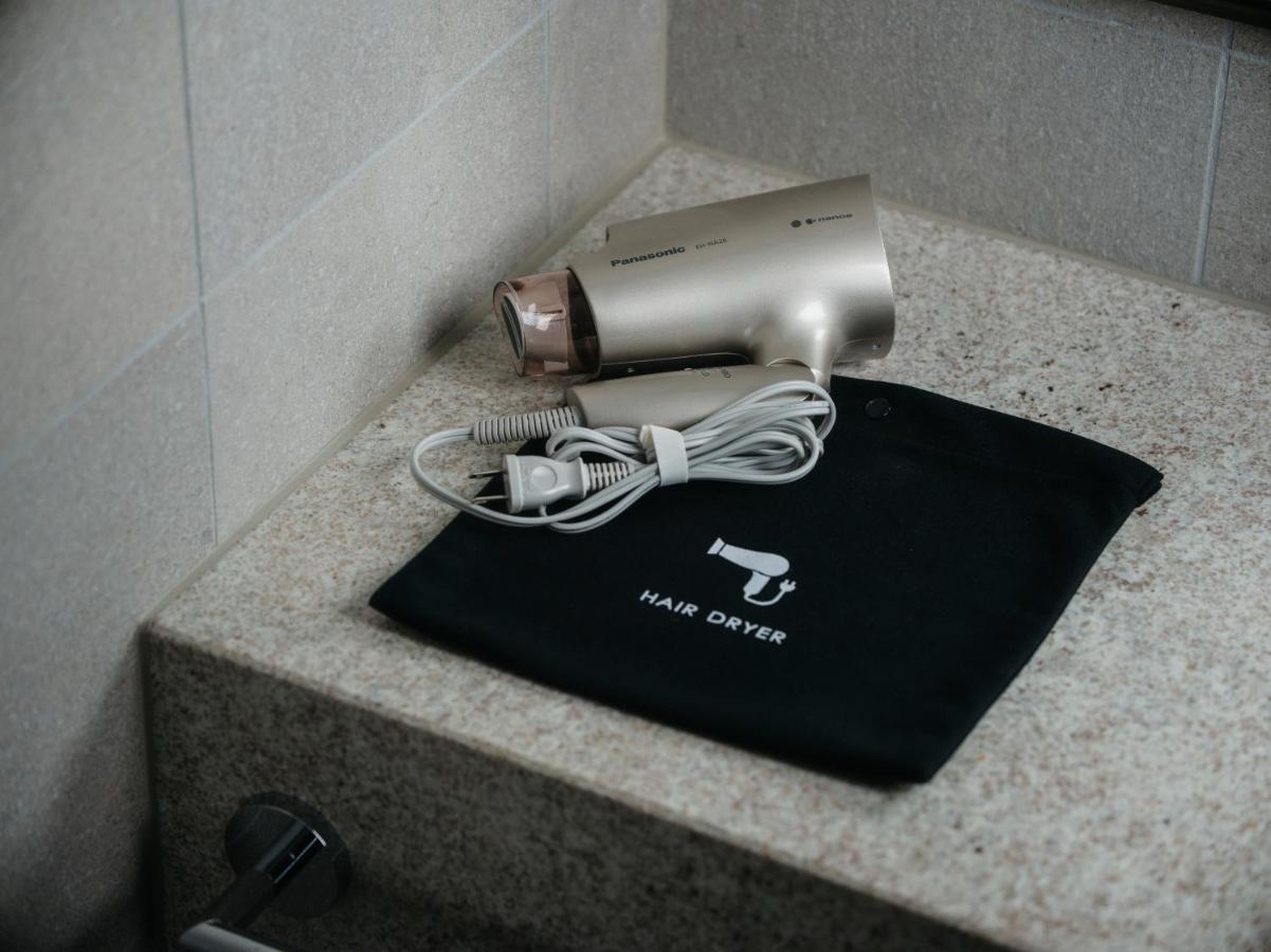 Hotel Zentis Osaka Exterior foto A hair dryer