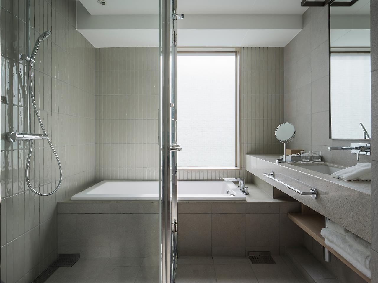 Hotel Zentis Osaka Exterior foto A modern bathroom